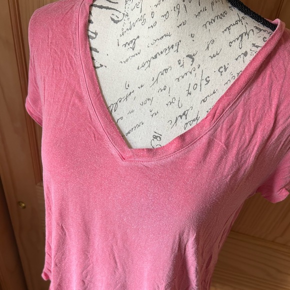 American Eagle Favorite Pink Tee - Picture 2 of 4